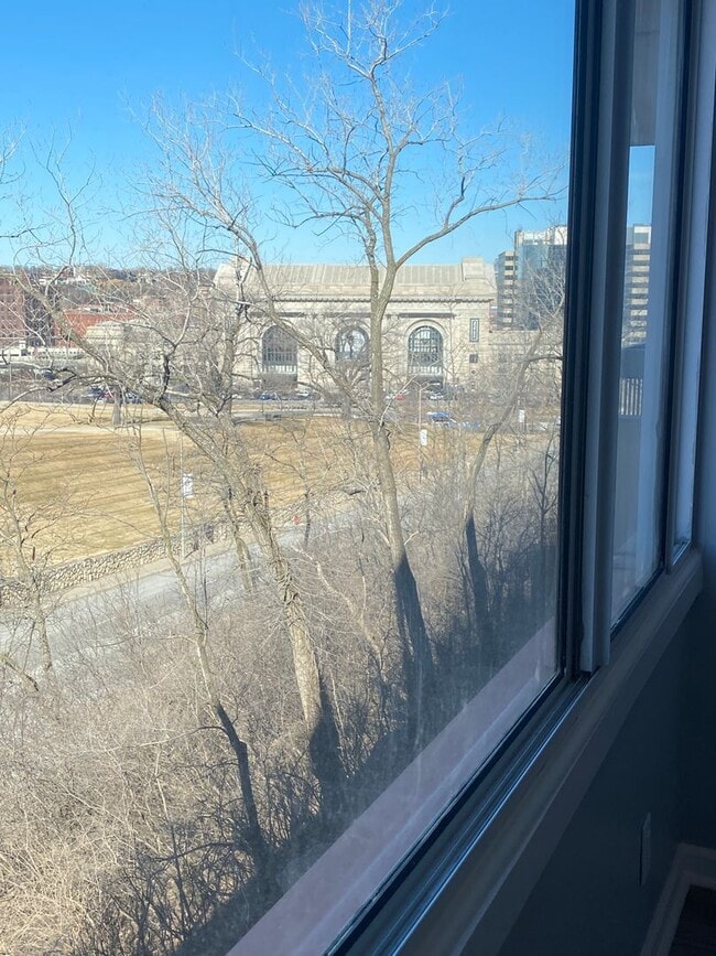 Building Photo - Santa Fe Condo- NEWLY REMODELED & MOVE-IN READY!!