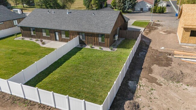 Building Photo - K551LI