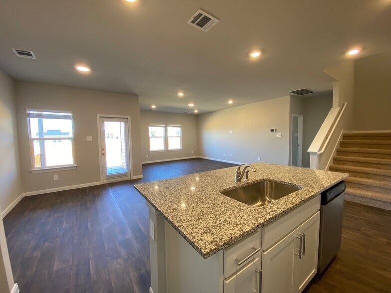 Building Photo - 154 Solitude Dr
