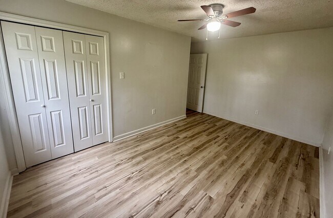 Building Photo - 1618 W Matthews Ave