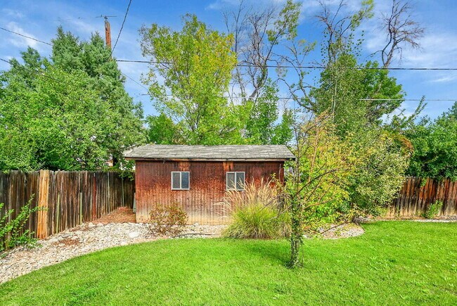 Building Photo - $3,195.00, 4 bed, 3 bath located in Arvada.