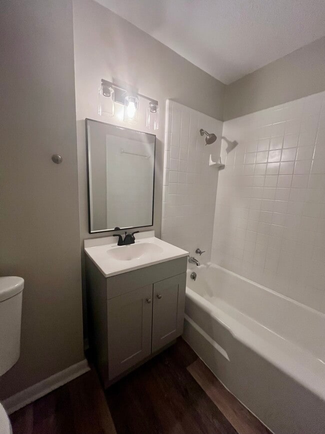 Building Photo - 609 Hemlock St