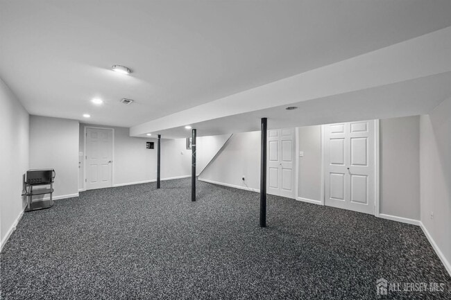 Building Photo - 31 Buttonwood Dr