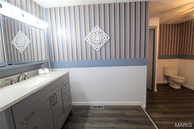 Building Photo - 413 N Center St