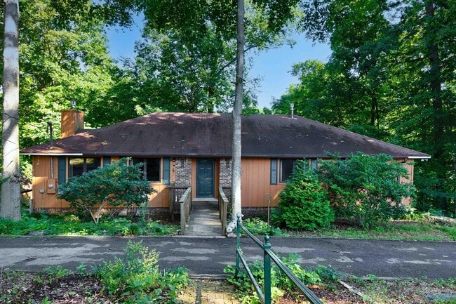 Building Photo - 286 Springhill Rd NW