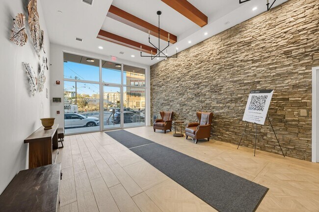 Building Photo - 425 3rd St