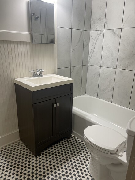 A3 Bath - The Carolinian