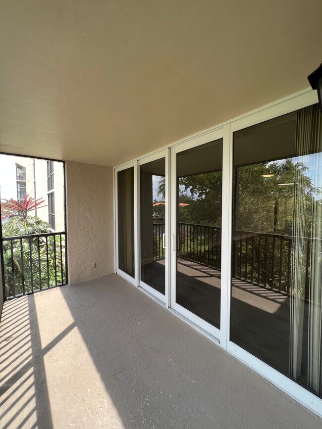 Building Photo - 7 Royal Palm Way