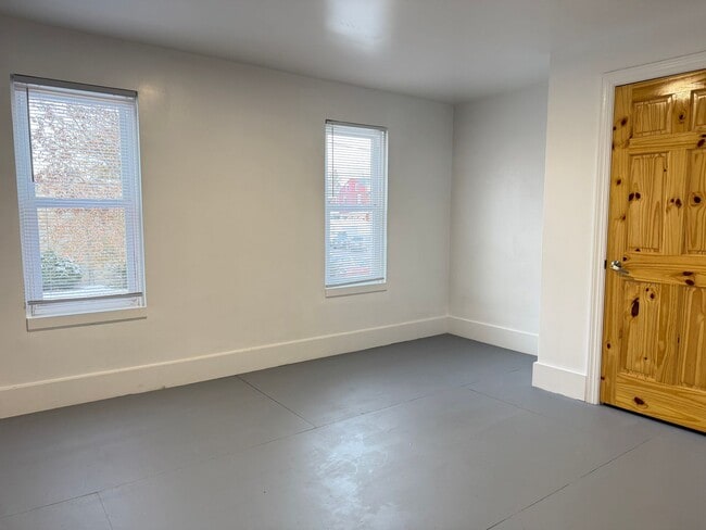 Building Photo - ACCEPTING SECTION 8 - Spacious 3 Bedroom 2 Bathroom Home in Columbia!