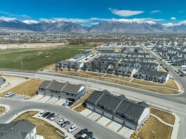 Building Photo - 880 N Herman Dr