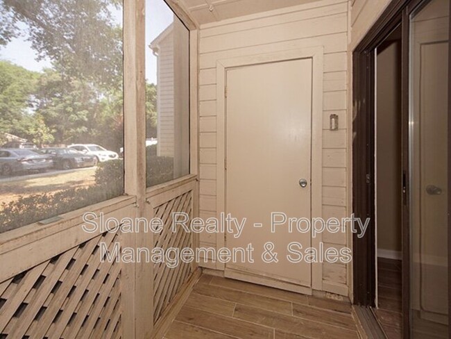 Building Photo - 352 Sandpiper Dr