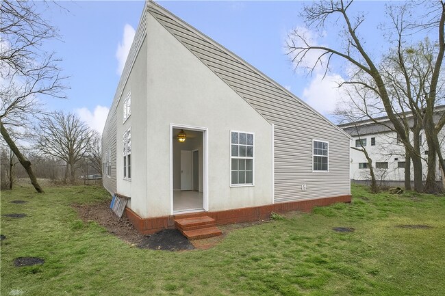 Building Photo - 1169 NE Monroe St