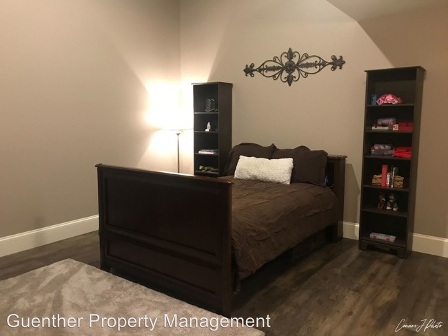 Building Photo - 4 br, 3 bath House - 809 W Main Ave  # 206