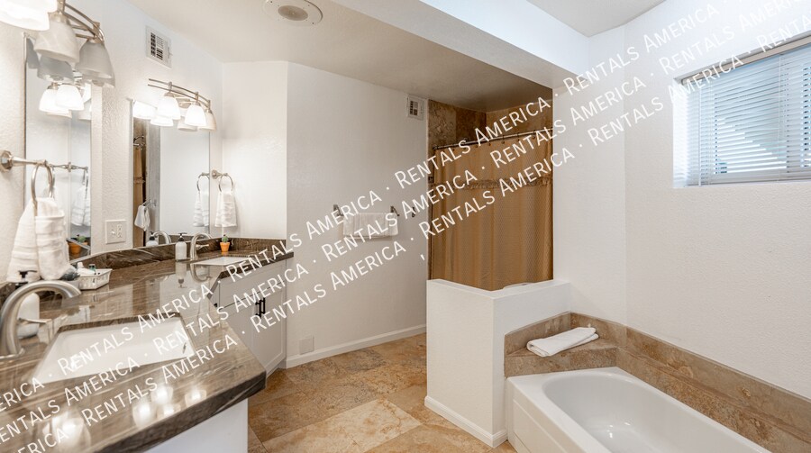 Building Photo - 10626 N 41st St