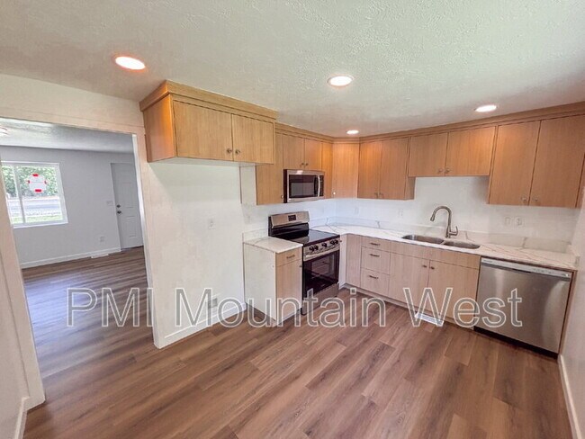 Building Photo - 1356 S 1000 W