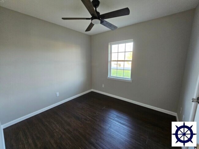 Building Photo - 923 Green Tree Rd