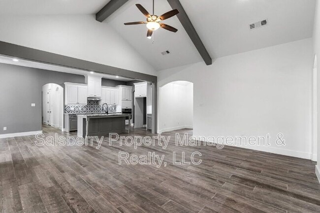 Building Photo - 121 Cedar Ln