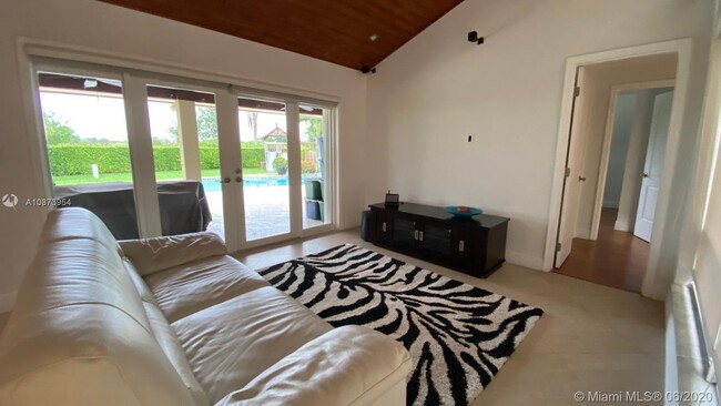 Building Photo - 13111 S Calusa Club Dr