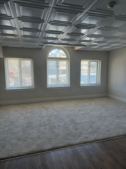 Building Photo - 475 York Rd