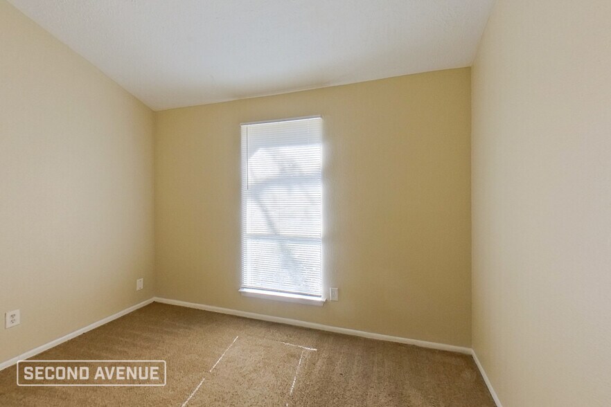 Building Photo - 10803 Thorncliff Dr