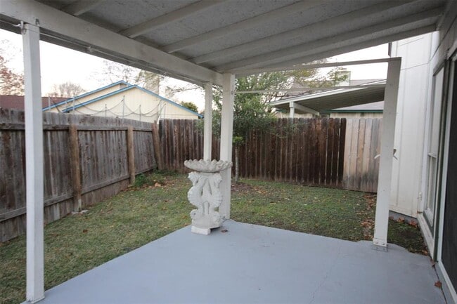 Building Photo - 12200 Alderbrook Dr