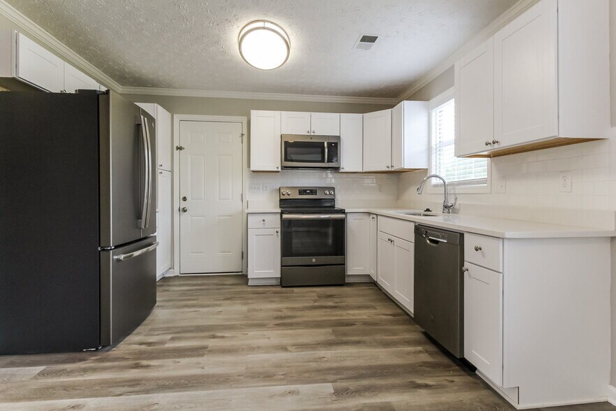 Building Photo - 1520 Rose Pointe Dr