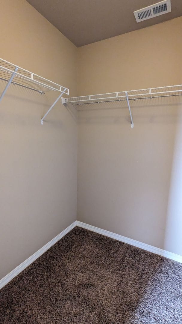 Building Photo - LARGE TWO STORY 3 BED/2.5 BATH W/3 CAR GAR...