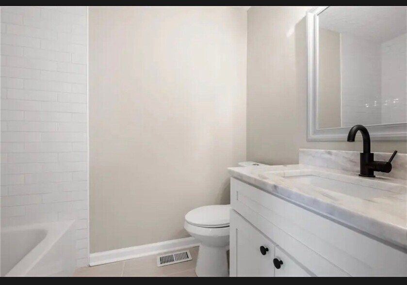 Building Photo - 3854 Meadow Creek Dr