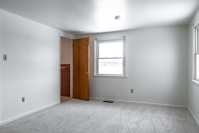 Building Photo - **Charming Colonial in Picturesque Lower Milford Township**