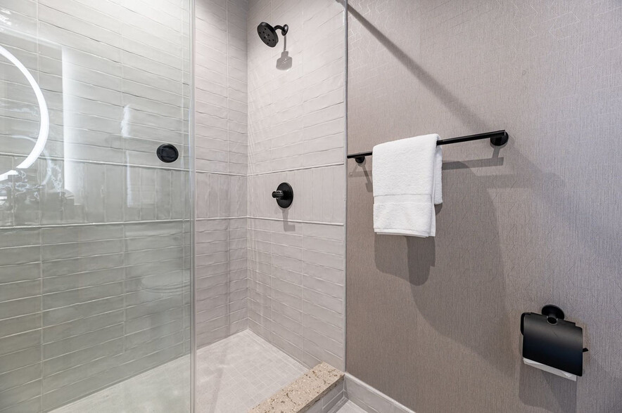 Building Photo - 1011 Canal St