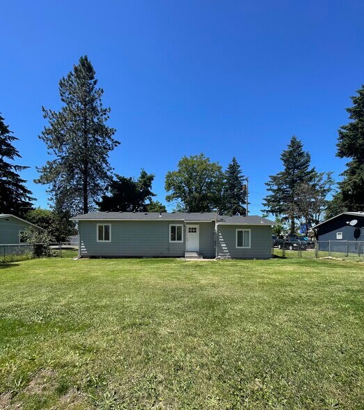 Building Photo - 6605 NE 135th Ave