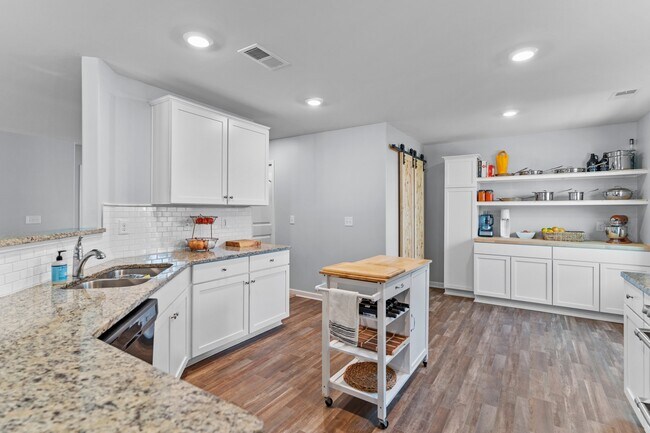 Building Photo - 680 Aurora Pl