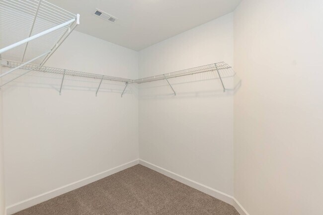 Building Photo - Four Bedroom Home