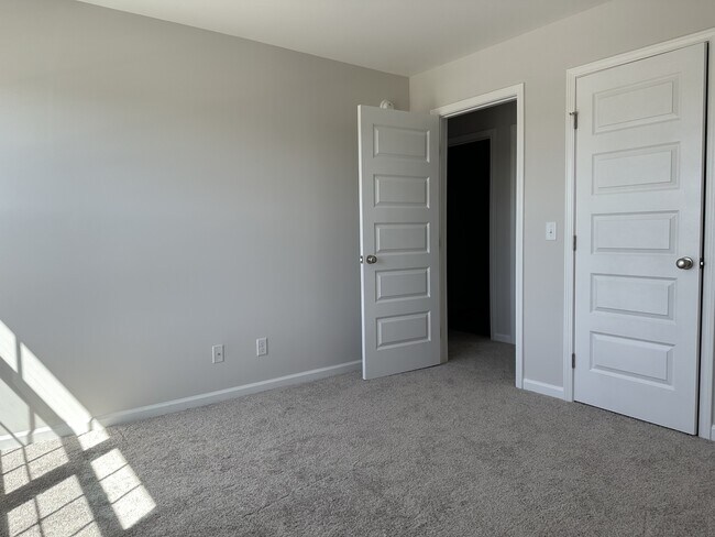 Building Photo - 96 Deerfield Dr NE