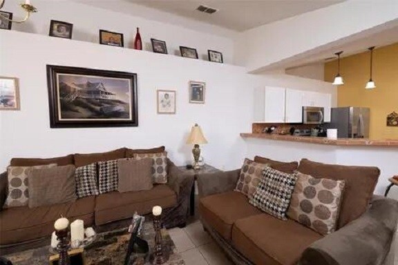 Building Photo - 610 Tamarin Ln