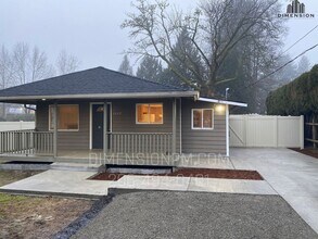 Building Photo - Cozy 2bed 1Bath with fenced backyard in Kent!