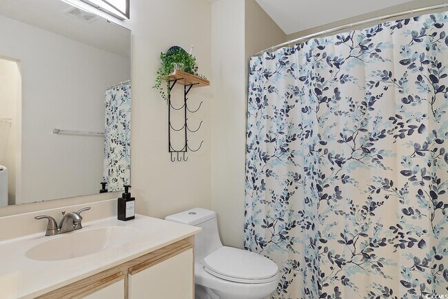 Building Photo - 1204 River Oaks Dr