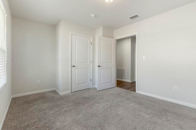 Building Photo - 610 Riverwalk Cir