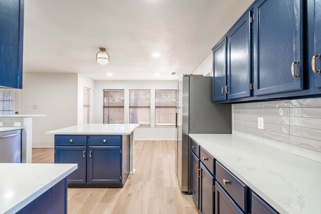 Building Photo - 8121 San Antonio St