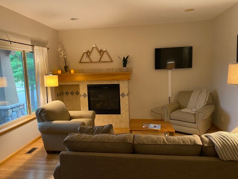 Building Photo - 2944 Des Moines Dr