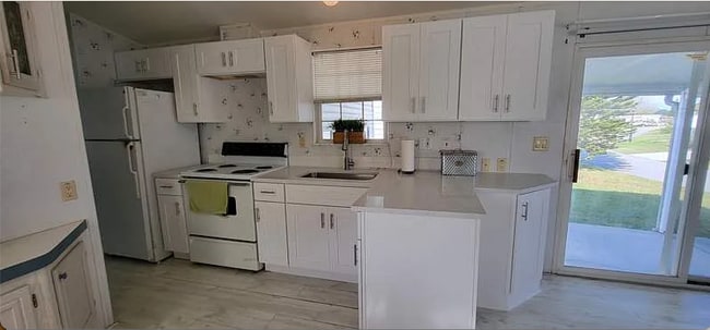 Building Photo - Cozy 1 bedroom furnished in Resort Style Community