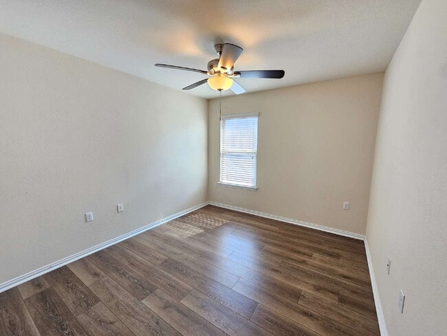 Building Photo - 5601 Little Theater Bend