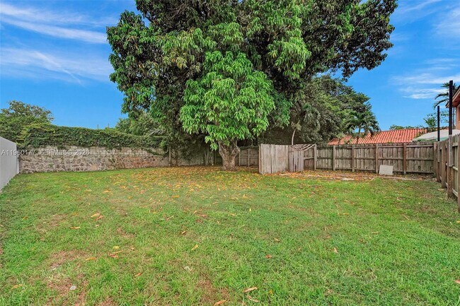 Building Photo - 2811 SW 3rd St