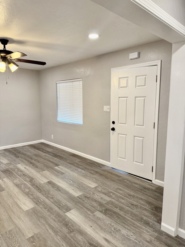 Building Photo - 986 S Hope Ave