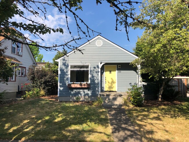 Building Photo - 2 Bed/1 Bath Bungalow in Downtown McMinnville