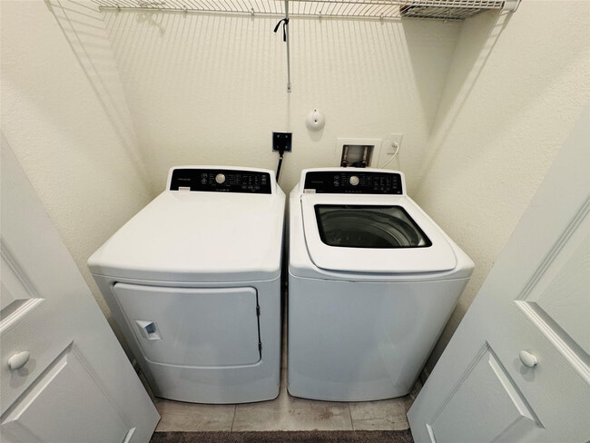 Building Photo - 1606 SW 28th Ct