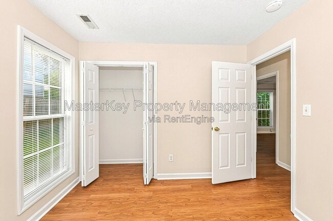 Building Photo - 6307 Forest Ridge Dr
