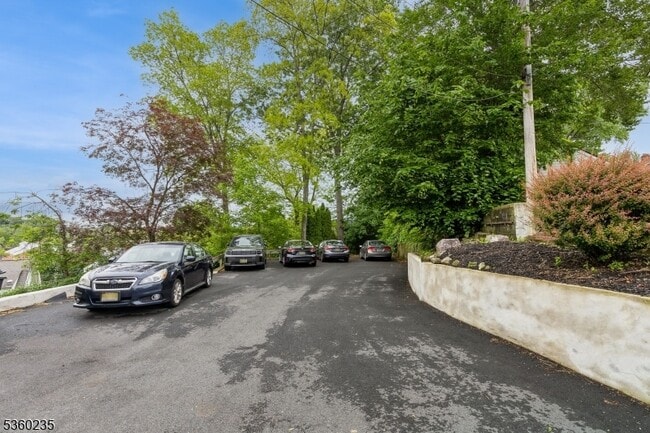 Building Photo - 25 Jardine Rd