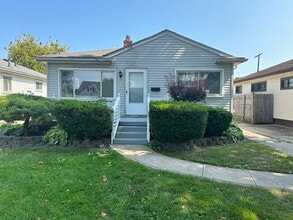 Building Photo - 24924 Lexington Ave