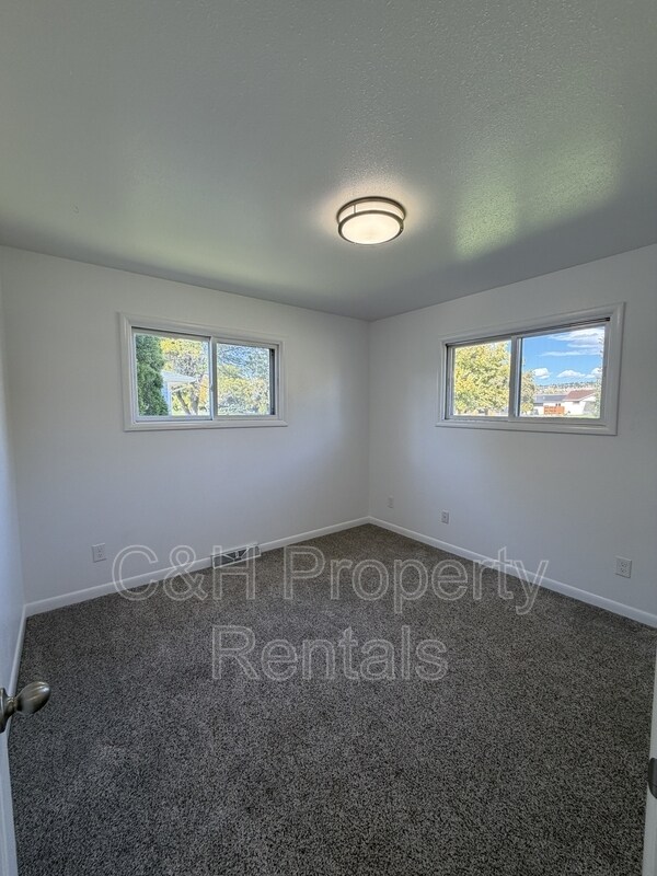 Building Photo - 2520 Lillis Ln